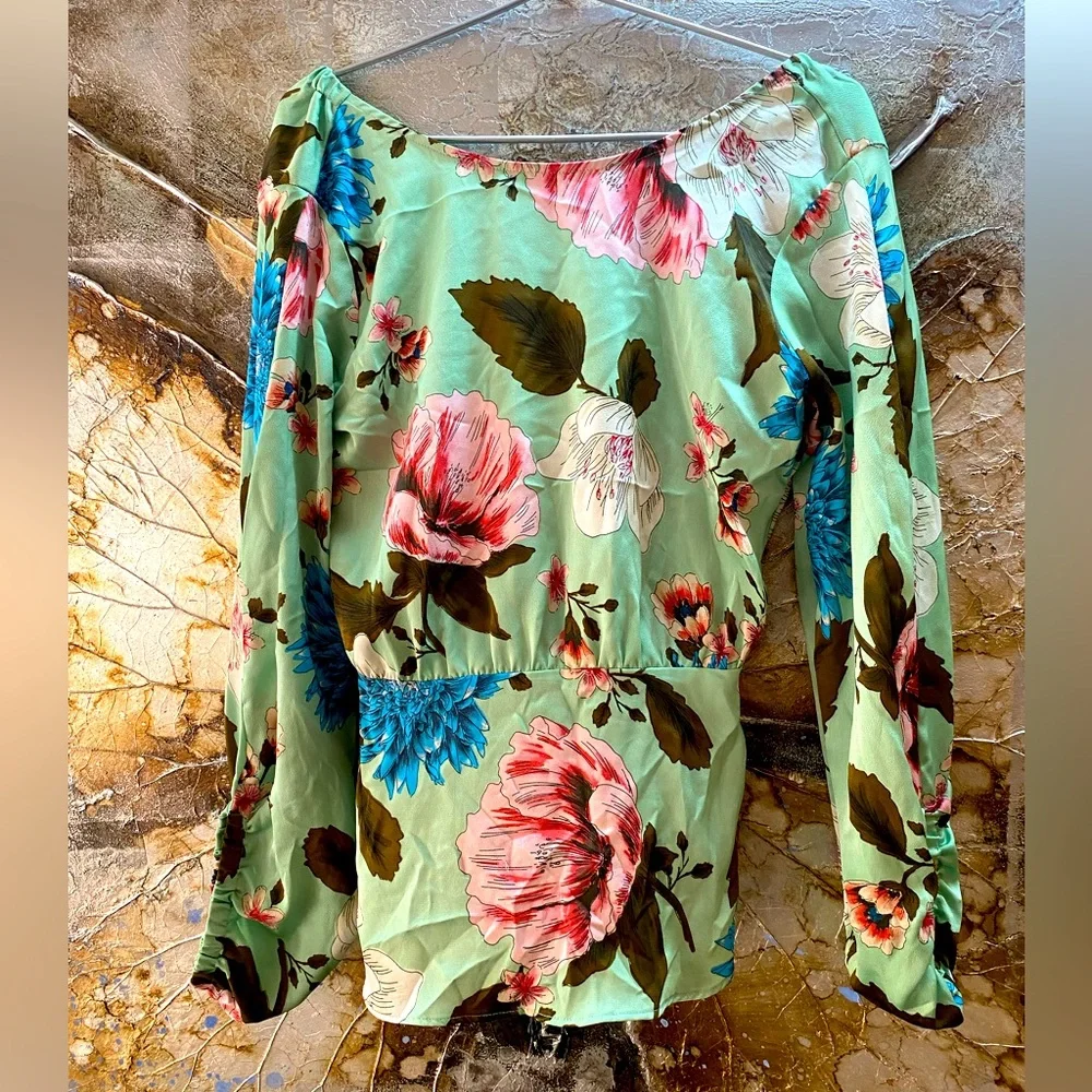 FORMAL ZARA SEA GREEN FLORAL BLOUSE WITH CUT OUT BACK AND RUCHED SLEEVES. - Picture 1 of 5